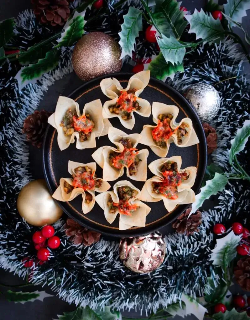 Poinsettia cups with tempeh recipe